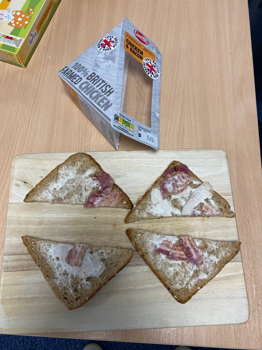neilg78's tweet photo. @therealginsters not quite the sandwich I was expecting today...

#whosgotmyfilling #whereistherest https://t.co/E9dtpELXss