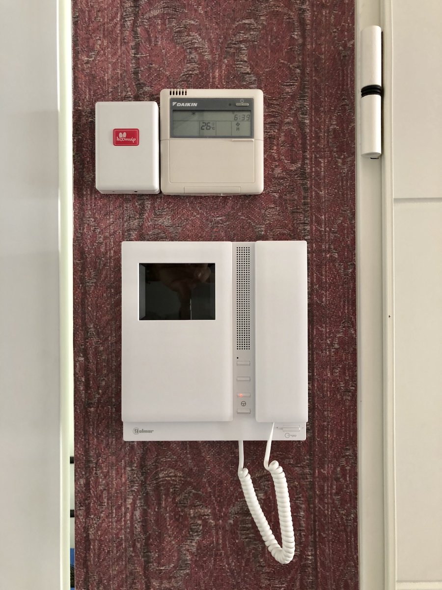 hoomvip's tweet photo. No solo abrimos puertas, automatizamos la climatización y luces para mejorar la experiencia de los huéspedes y controlamos la temperatura para conseguir un menor consumo.

Control energético y de accesos con cerraduras  de @TESAASSAABLOY  en edificio Vesta Places de Valencia. https://t.co/8DXwbrcCHs
