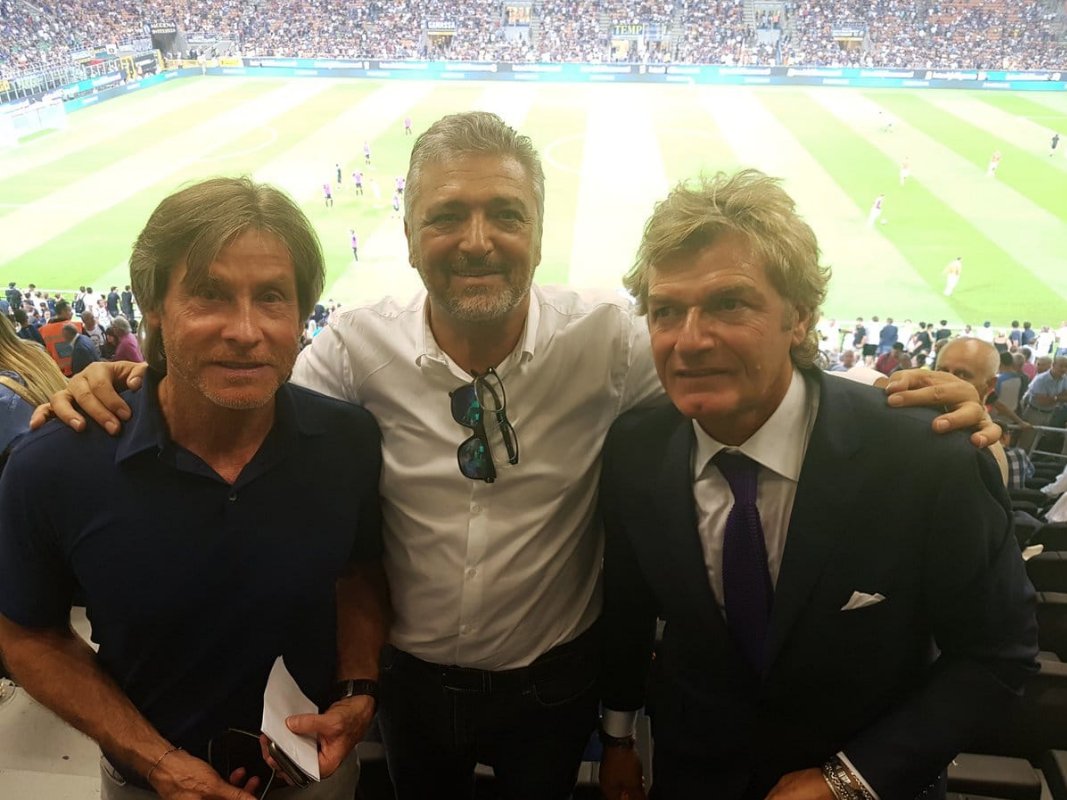 TroppAzzurro's tweet image. "Abbiamo anche una chat di compagni di squadra dell'82 e ci sentiamo quotidianamente. L'idea è stata di #Spillo".
(Gabriele Oriali, @repubblica, 31 agosto 2017)
facebook.com/TroppoAzzurro/…
#Nazionale #Mundial82 @ALTOBELLIGOL