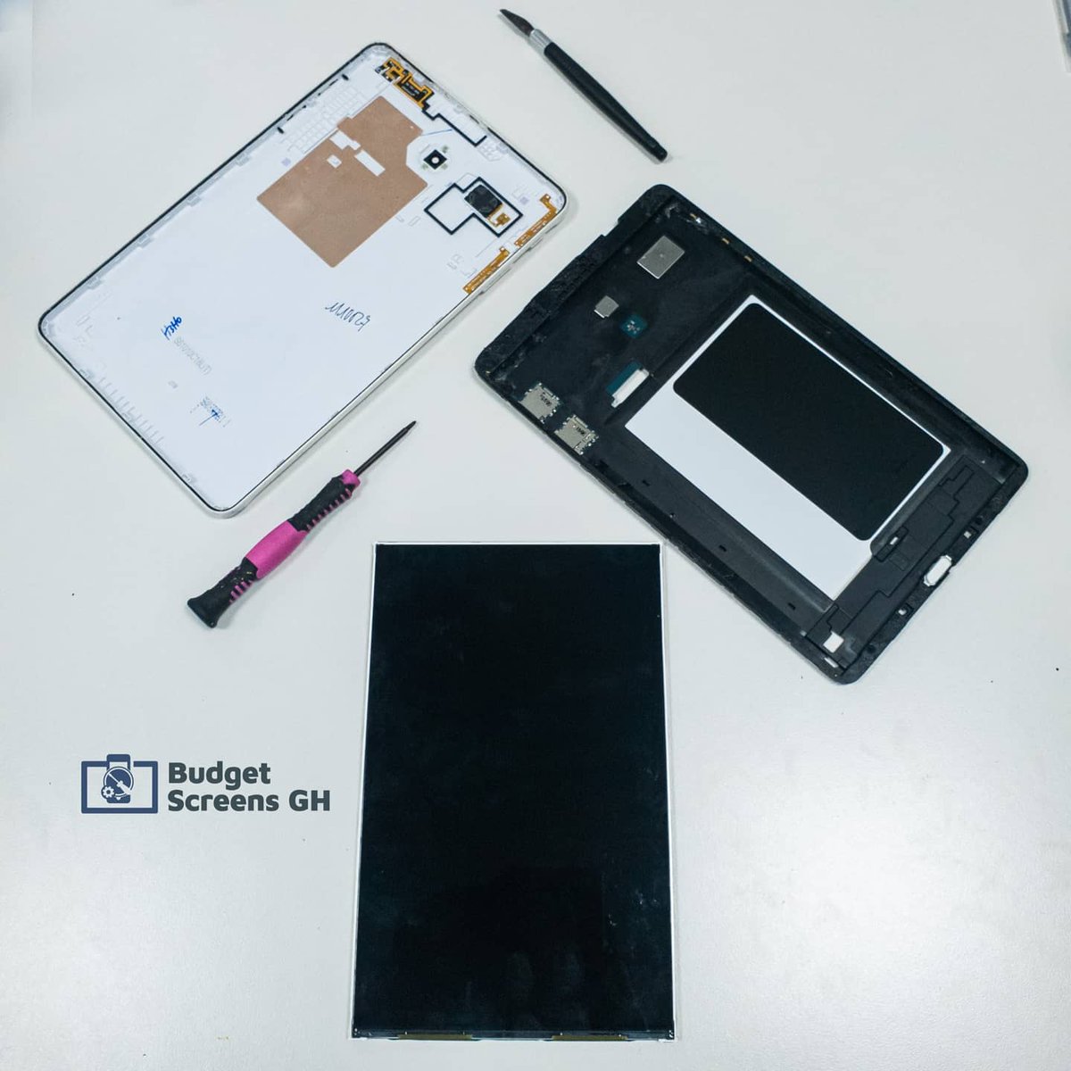 Gadgetphysician's tweet photo. Cracked Screen in Accra?? We come to your location and fix your device right there; in minutes!!! 

Screen Replacement || Samsung Tab E https://t.co/sg0hr8vFTQ