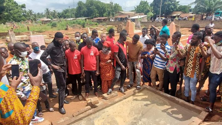 thejeffkatala's tweet image. Togolese striker Kossi Koudagba, who died on June 18 was laid to rest on Saturday. E. Adébayor, in the country due to Covid, visited the graveyard with Kossi relatives, just after burial. "Kossi Koudagba was a very talented Togolese prospect with whom I had the chance to play".