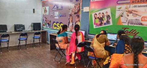 BHASKARBOSS001's tweet photo. *#CSCAndhraPradeshDay #CSCChittoor @CSCAndhra @CSCChittoor*pmgdisha training for shg group https://t.co/yakmkCnBzv