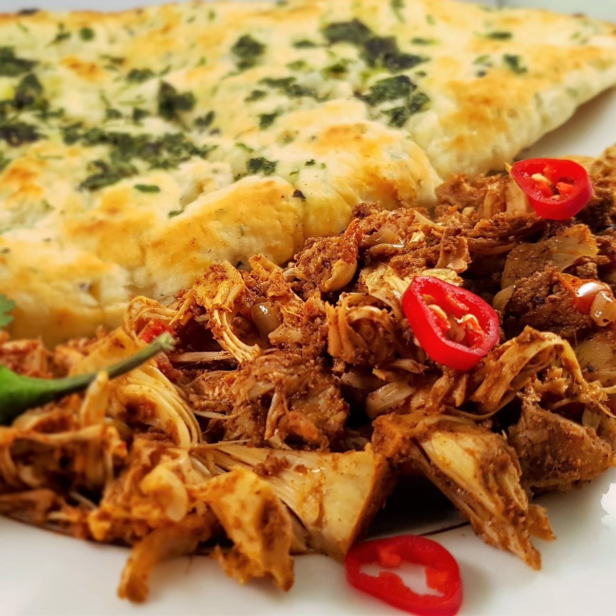 Who else has been jumping on the jackfruit train #ukvegans? We are finding so many great #jackfruitrecipes that this amazing meat alternative from #Vegalish can be used for, from curries and pizzas, to tacos and wraps! 🌮 Mmm, so many flavours 😋 veganwholesaler.com/brands/vegalis…