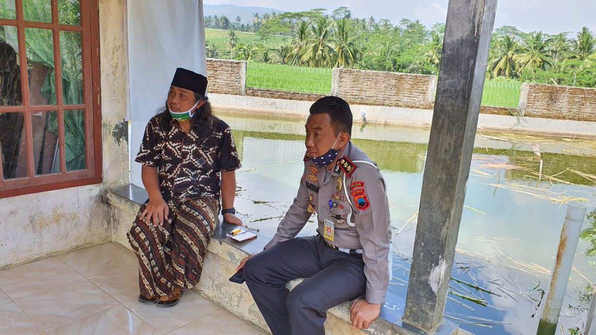 dtlpoldajateng's tweet photo. Baksos Serentak dalam rangka Hari Bhayangkara ke - 74 Tahun 2020 Tim Korlantas Polri beserta rombongan, Wadirlantas dan Staff PJU Ditlantas Polda Jateng di dampingi oleh Kapolres Banjarnegara di Wilayah Polres Banjarnegara Polda Jateng. https://t.co/doXlKf2qhJ