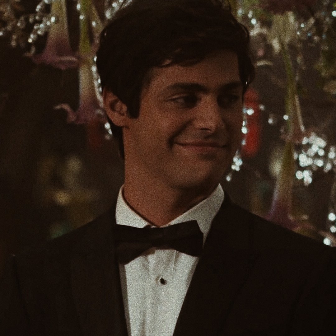 Ameliadandridg1's tweet photo. I'll never get over the difference in the way Alec looks at Magnus here.He went from looking so confused bc he didnt know why Magnus didnt give up on him,why he even wanted him,to looking at him while knowing that this is his soulmate,this is the person who he'll never give up on https://t.co/tS5d1zoSah