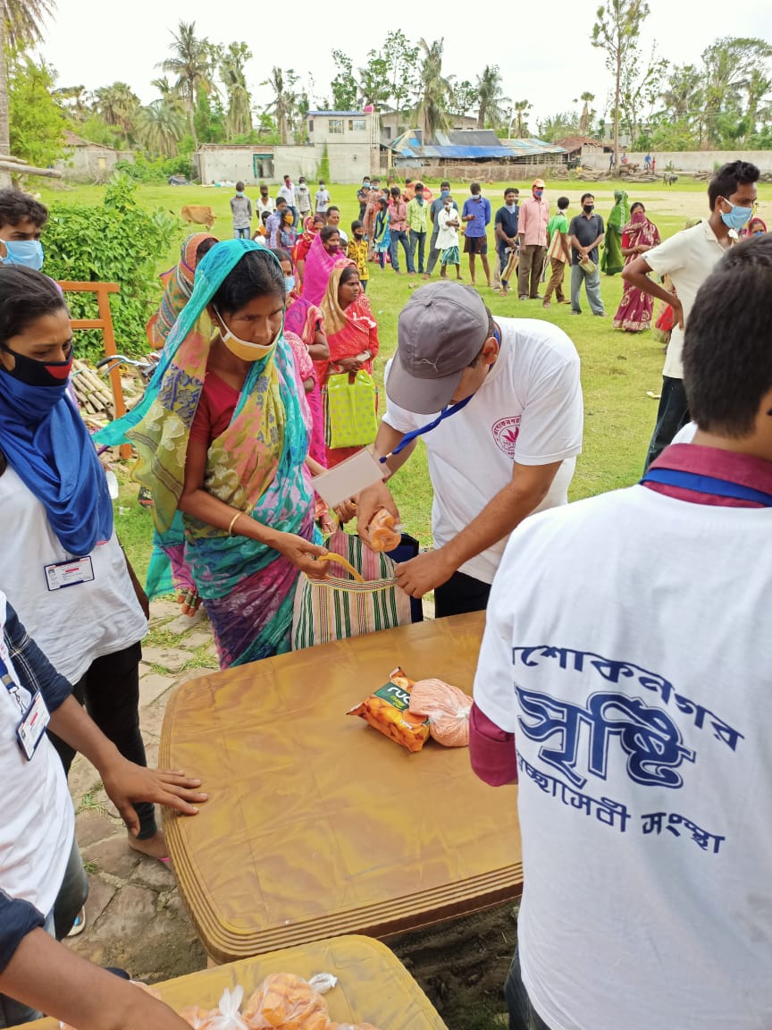 PratikKumarRoy7's tweet photo. Distribution Work in #Sundarban area. Locality has completely Devastated due to #Amphan https://t.co/3Wff9bdpwS