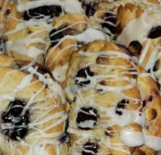 CapriCaffe's tweet photo. Stop in this morning for some delicious fresh made pastries.   Muffins, Sones &amp; No Bakes, Oh My!!
#CaffeCapri #brownesaddition #muffins #scones #nobakes #cookies #mondaymorning #freshmade #morningvibes #coffee #coffeemorning https://t.co/mHHQIHmazD
