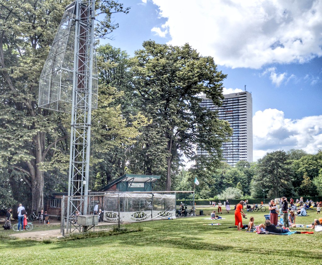 Parc Josaphat Walk part II. From L-R, the vertical archery range, the clubhouse of the Guild of Archers of St Sebastian (est. 1598), perfect for socially-distanced Brasserie de la Senne beers on the grass, and Brusilia, until recently the tallest apartment block in Belgium.