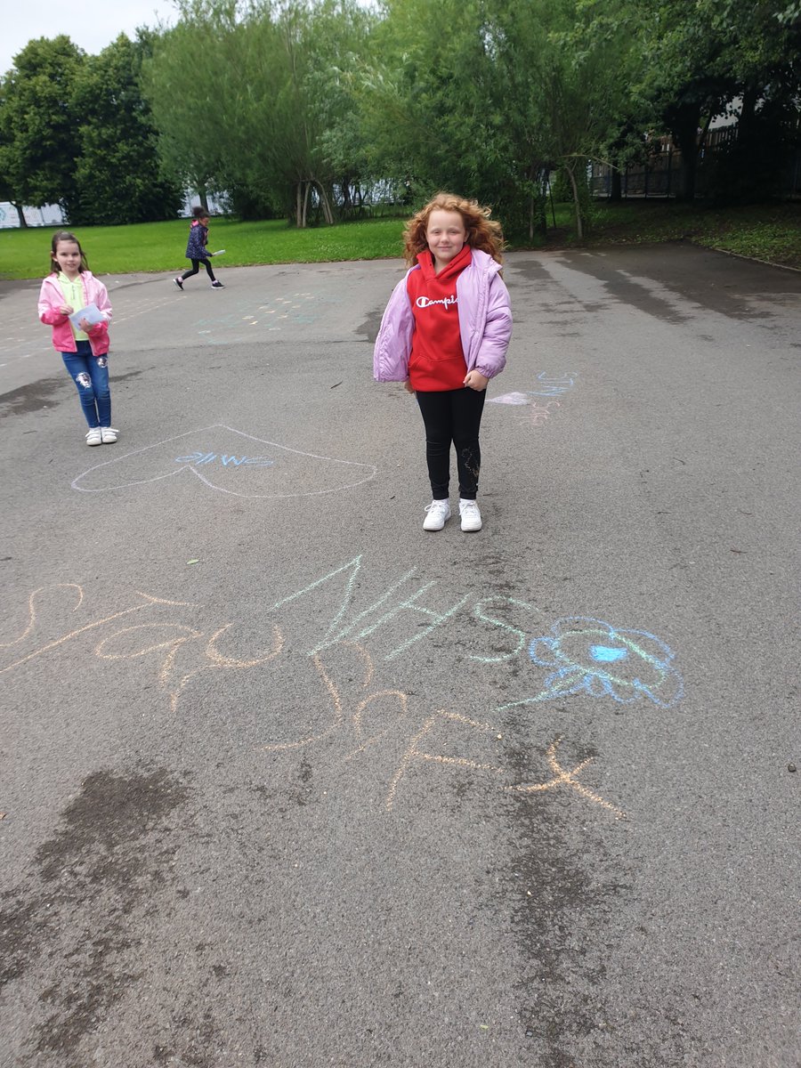 marys_rc's tweet photo. Blwyddyn 4 are creating beautiful rainbow pictures #BubbleA #Chasetherainbow https://t.co/eh4E5WHF48