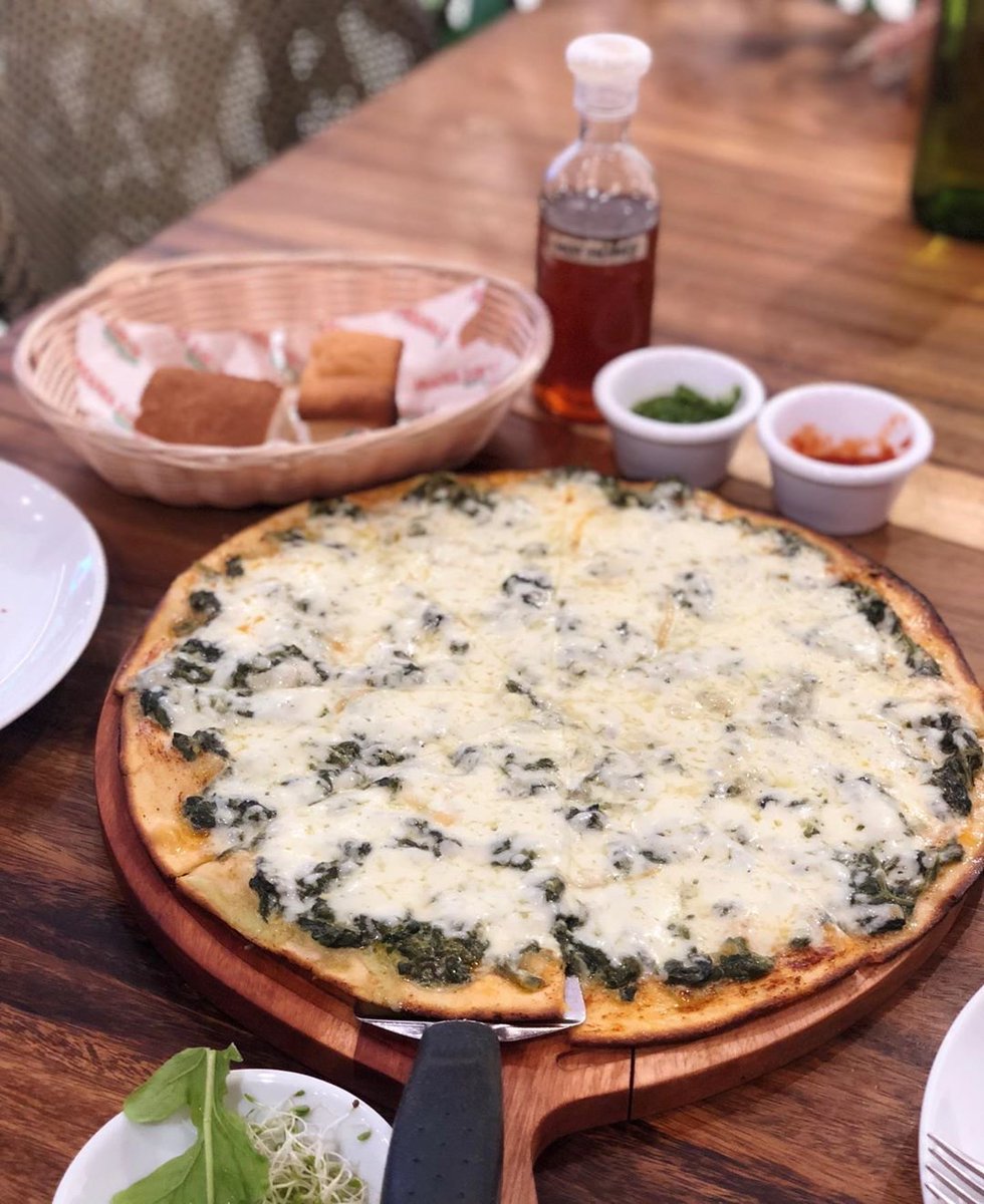 mama_lous's tweet photo. Have the same dishes youโve always loved in an all new normal dining setting.๐๐ฑ๐ท๐คฒ๐ผโฃโฃ
โฃโฃ
๐ Spinach and Goatโs Cheese Pizza - 395(small 12โ)/ 525(large 14โ)โฃโฃ
๐ธ @eatsofmanila.ph โฃโฃ
โฃโฃ
#MamaLousโฃโฃ
#MamaCooksItalianโฃโฃ
#NewNormalDining https://t.co/pMDC7F18on