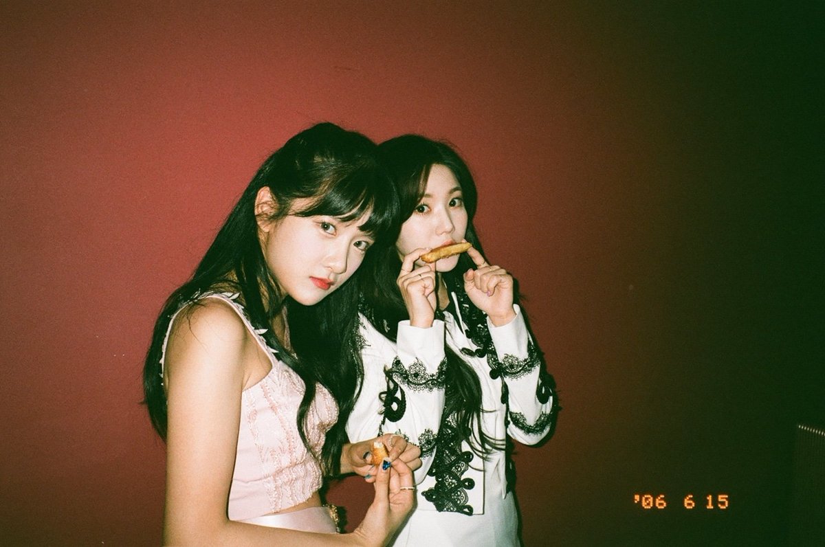EXY_S2's tweet photo. 행복했던butterfly🦋 https://t.co/ovtvF8whcP