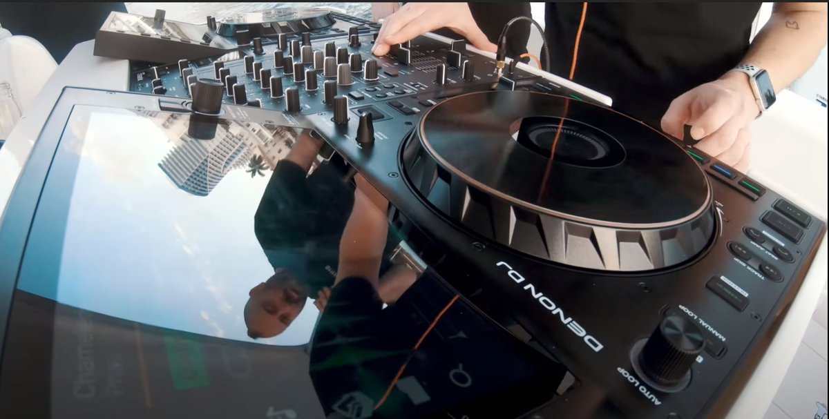 Denon Dj Japan 公式 最近のdenon Djの機材ご存知ですか まだ発売前ですが 最新のdenon Dj のフラグシップ機はこんな感じです Dj City Ukのmojaxxさんとcrossdaderのjamieさんの船上b2bかっこいいですので是非見てみて下さいー T Co Denon Dj Japan 公式 最近のdenon Djの機材ご存知ですか まだ発売前ですが 最新のdenon Dj のフラグシップ機はこんな感じです Dj City Ukのmojaxxさんとcrossdaderのjamieさんの船上b2bかっこいいですので是非見てみて下さいー T Co