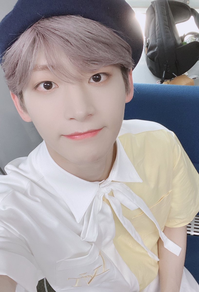 CRAVITY_twt's tweet photo. 러비티~☺️정모 어제 처음으로 베레모 써봤는데 어땠어요? 처음 써봐서 뭔가 어색해요ㅎㅎ
#크래비티 #정모 #러비티 https://t.co/kK3WPYALxM