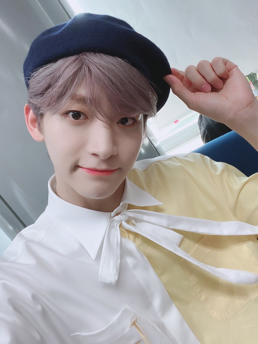 CRAVITY_twt's tweet photo. 러비티~☺️정모 어제 처음으로 베레모 써봤는데 어땠어요? 처음 써봐서 뭔가 어색해요ㅎㅎ
#크래비티 #정모 #러비티 https://t.co/kK3WPYALxM