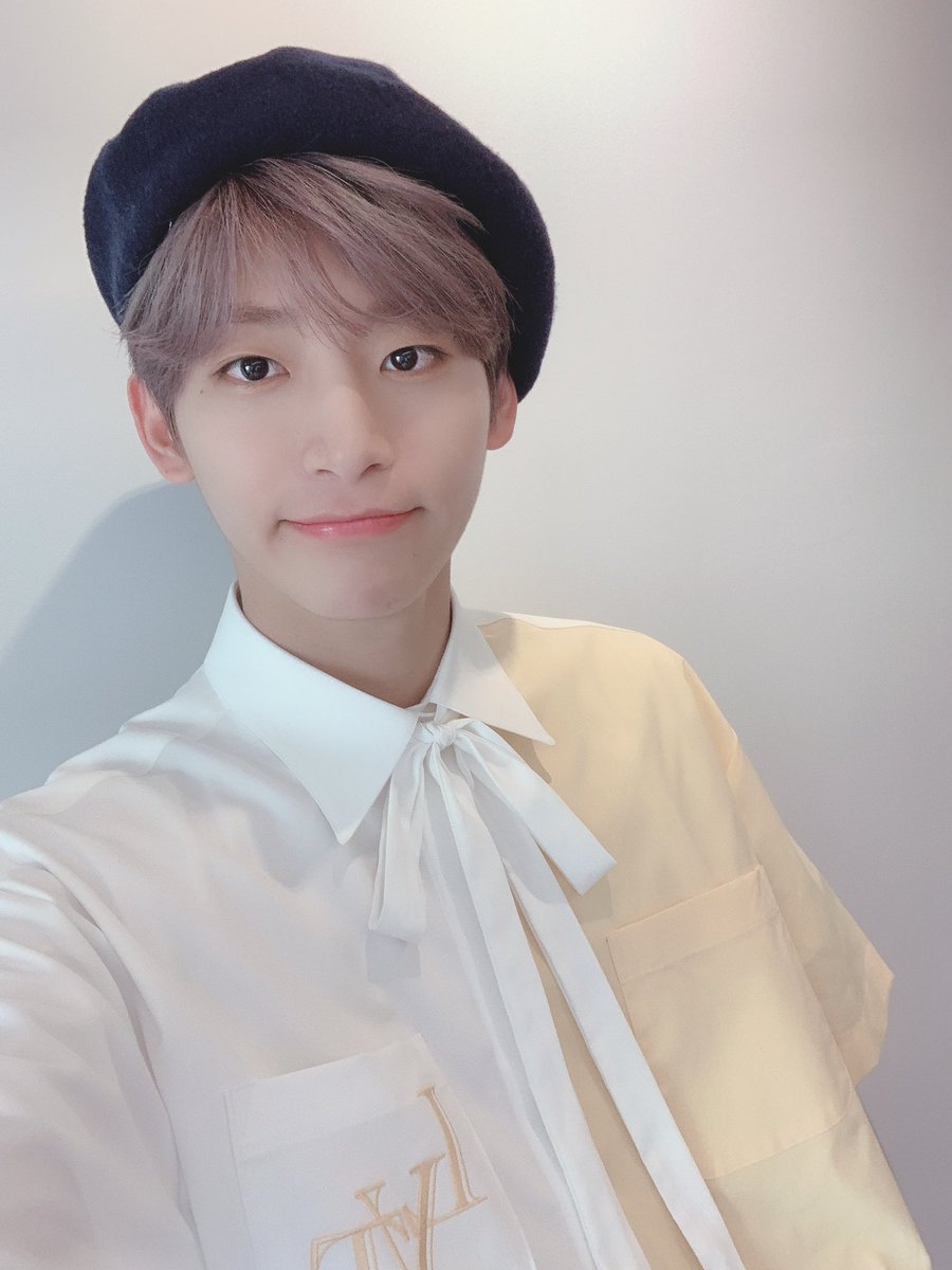 CRAVITY_twt's tweet photo. 러비티~☺️정모 어제 처음으로 베레모 써봤는데 어땠어요? 처음 써봐서 뭔가 어색해요ㅎㅎ
#크래비티 #정모 #러비티 https://t.co/kK3WPYALxM