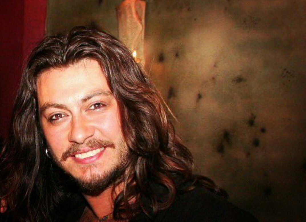 İyi ki doğdun , iyi ki vardın , iyi seni tanıdık güzel insan... Şarkılarınla, insanlığınla her zaman kalbimizdesin, bizimlesin...❤ #BarışAkarsu