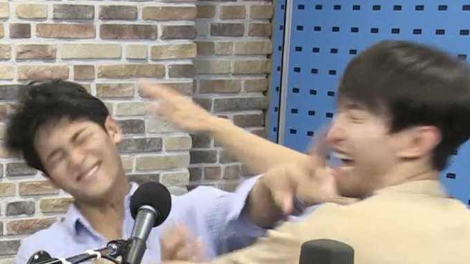 miwon17_'s tweet photo. WHAT EVEN GOES ON IN THIS RADIO SHOW???!!!WHY R THEY SO CHAOTIC!!!🤣🤣🤣 @pledis_17 https://t.co/5nvUgjTqpH