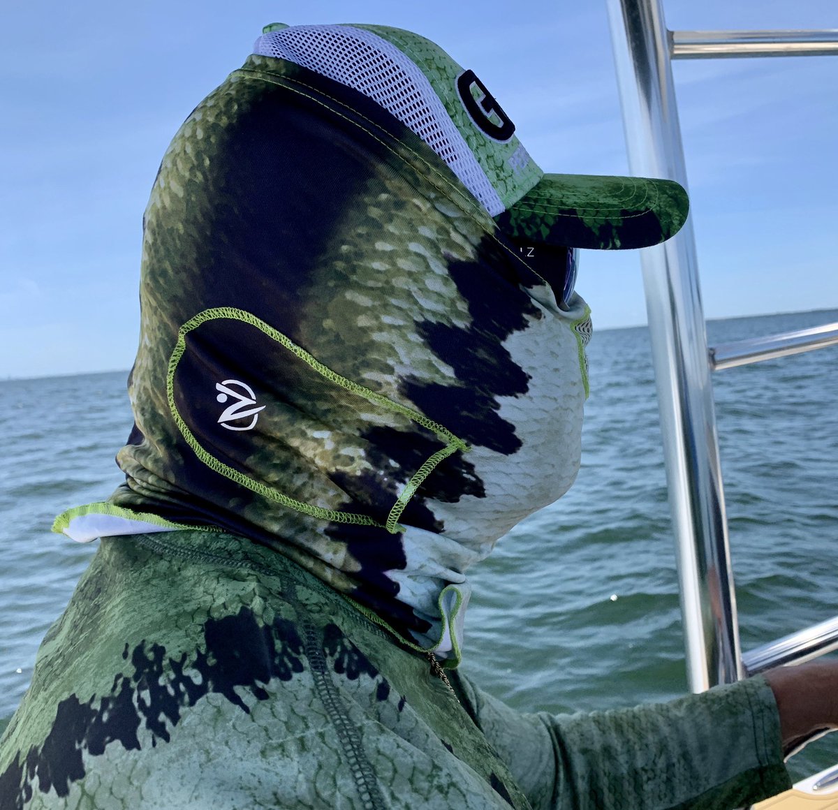 Prostaff Captain Brooksye Hall, our of #tampabay #florida really knows where the monster #snook are. Go follow Capt Brooksye on IG: @tall_tails_fishing_adventures and on FB: Tall Tails Fishing Adventures. #gillzgearprostaff #gillzinshoreteam #gillzgear #performance #fishing