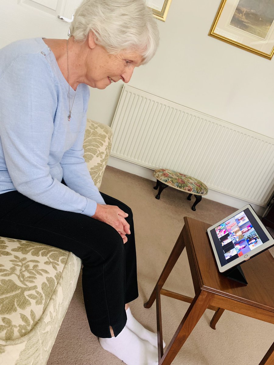 Moments like this ❤️
So great to see how our #tabletlendingscheme has helped members of <a href="/LeedsPlayhouse/">Leeds Playhouse</a> Dementia group 🥰 
Developing confidence and digital skills, Flo has now been reunited with friends she hasn’t seen in over 3 months via @zoom_us 
#digitalinclusion