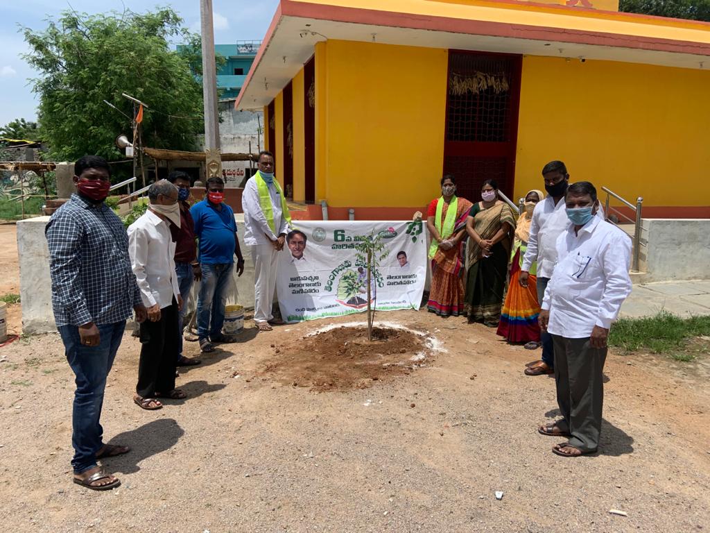 KSRIDEVI136DIV's tweet photo. Today conducted HARITHA HARAM Program at Madhura Nagar park Neredmet. https://t.co/nHdJYjBJgB