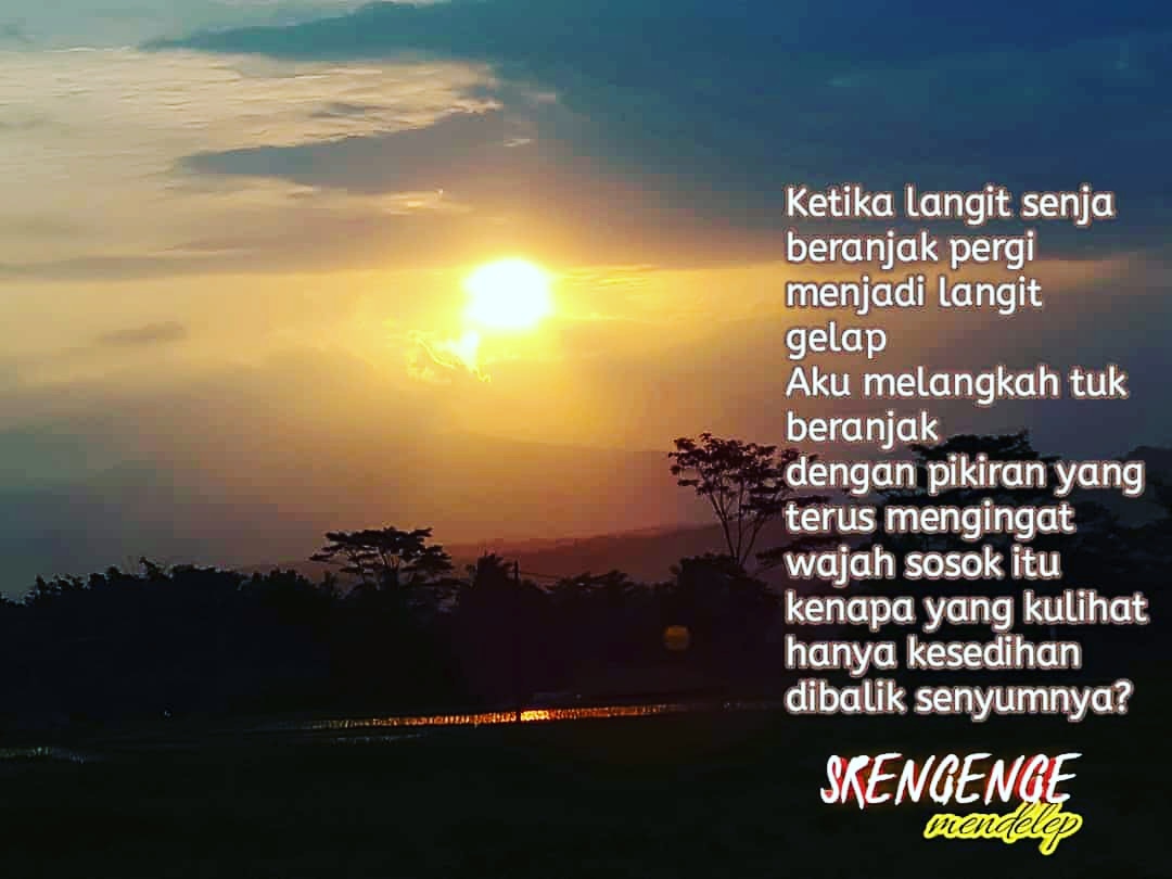 EkiAfriyanto's tweet photo. Ketika langit senja telah beranjak pergi menjadi gelap
Aku melangkah tuk beranjak
dengan pikiran yang terus mengingat wajah sosok itu
kenapa yang kulihat hanya kesedihan dibalik senyumnya? https://t.co/hOwW5LPqWb