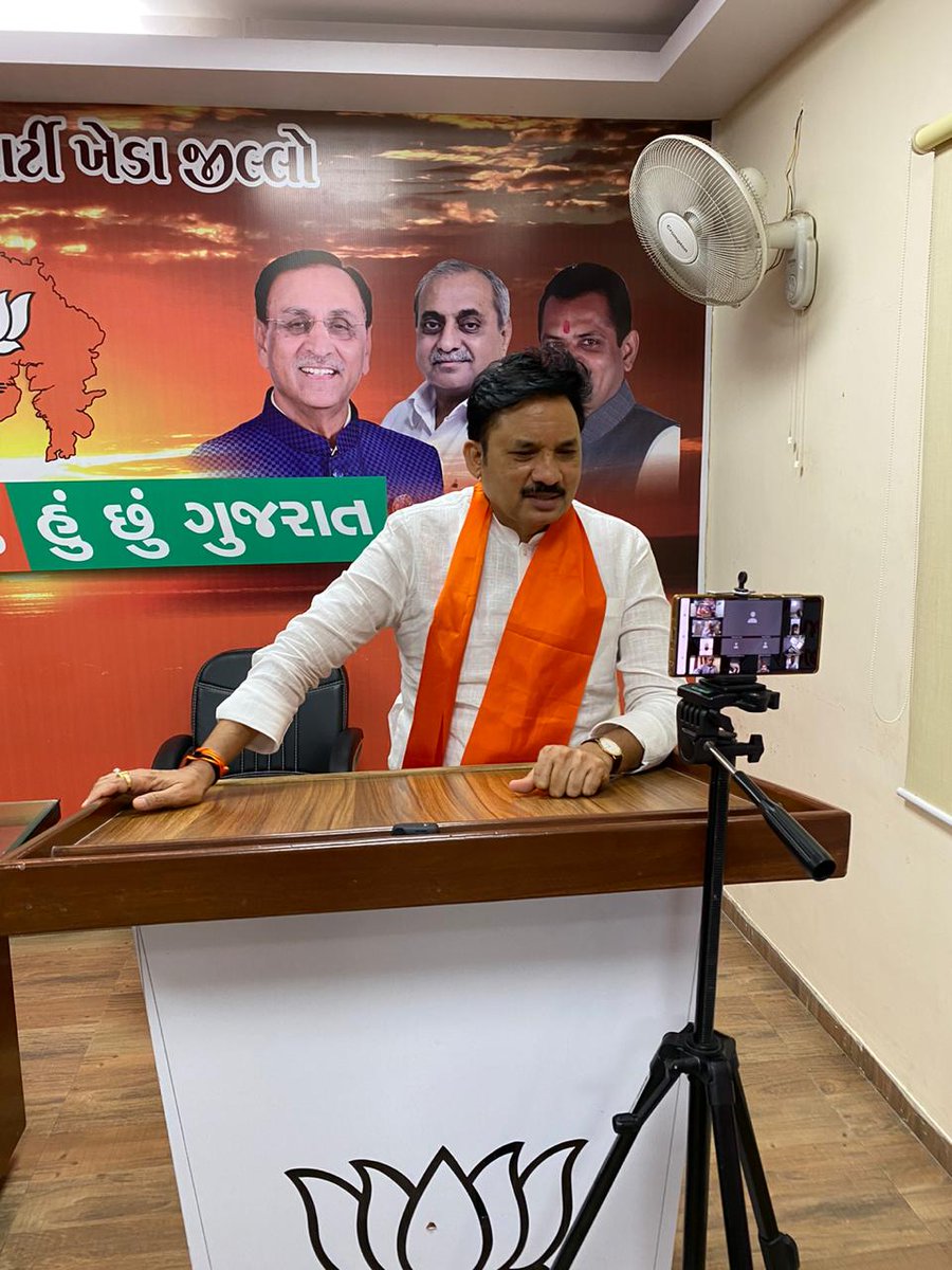 devusinh's tweet photo. નરેન્દ્ર મોદી સરકારના એક વર્ષ પૂર્ણતાના પ્રસંગે ખેડા જીલ્લા બક્ષીપંચ મોરચાની વર્ચ્યુઅલ રેલી પૂર્વ પ્રદેશ પ્રમુખ(બક્ષીપંચ મોરચા) શ્રી સુભાષભાઈ બારોટ ની ઉપસ્થિતિમાં યોજાઈ.... 

#OneYearOfModi2 https://t.co/aVAAldtiF9