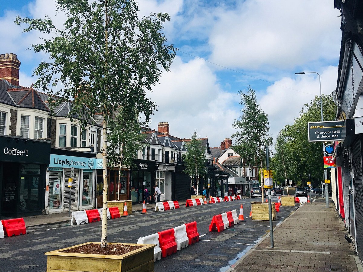 LeeJefferies's tweet image. Staff at @cardiffcouncil worked hard putting trees in place, to try an lighting peoples day in these unprecedented times, then some people spoil it all. 
#MakesMeMad 🤬😡

@ILovesTheDiff @swpolice @WalesOnline #Cardiff