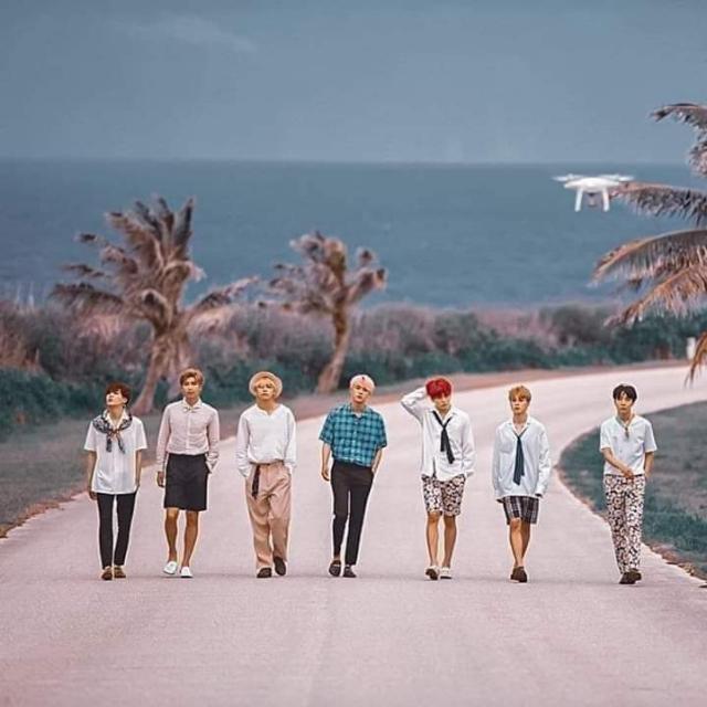 BTSFORE72786474's tweet photo. Staning right now and ever... #_bts https://t.co/dh4cX1P1UZ