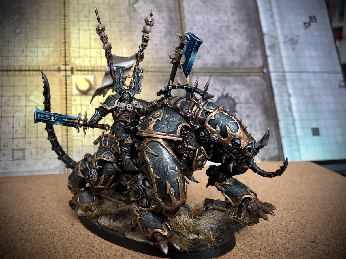 TabledPodcast's tweet photo. Khorvayne, Knight-master of Perpetua (or chaos lord on mechanical karkadrak). This is one of those unplanned conversions where I just started sticking spare parts from other planned projects together and wound up with an unexpected character #WarhammerCommunity #miniaturemonday https://t.co/lbMAqiXmmD