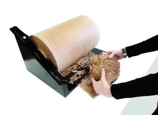 ChallengePkg's tweet photo. Reduce your wrap and void fill packaging to just Hexcel; saving space, logistics, time and money.

https://t.co/4FgWsTK121

Eliminates damage with exceptional protection. The hexagonal cells create an interlocking web that traps all your items.

#Paperpackaging #Plasticfree https://t.co/MNbnRylb1i