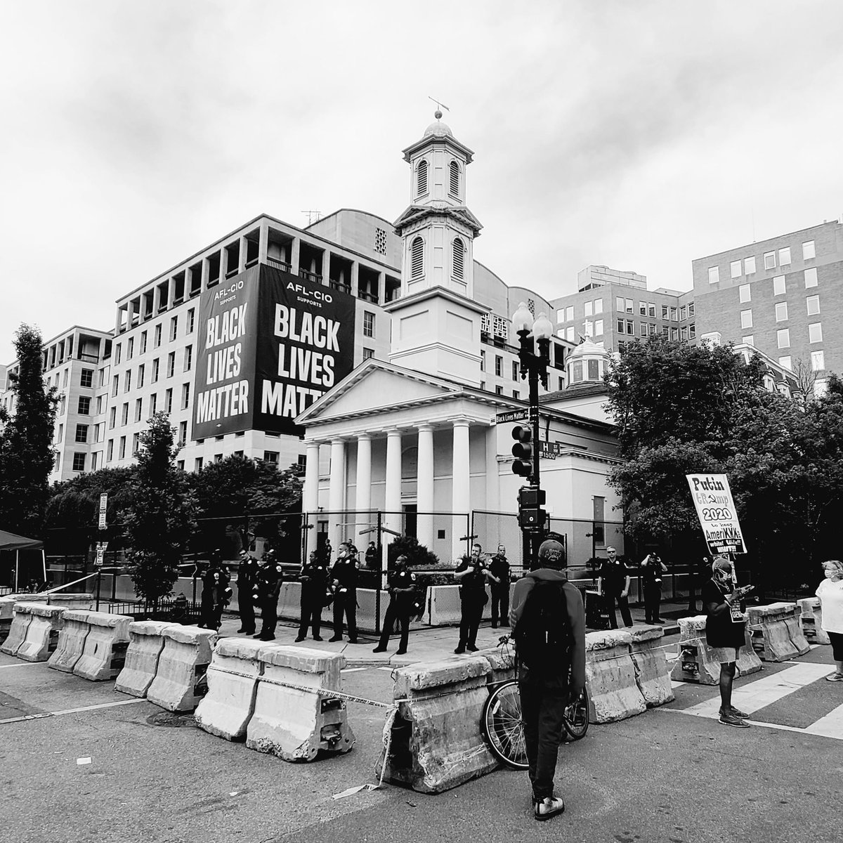 The now famous #stjohnschurch surrounded by #dcpolice at #BLMPlaza #DC #dcprotest #DCProtests #DCStatehood #dcphoto #dcphotography #photooftheday #photography #blackandwhitephotography #Lostboys_photos #streetphotography #streetphoto #DMV #blm