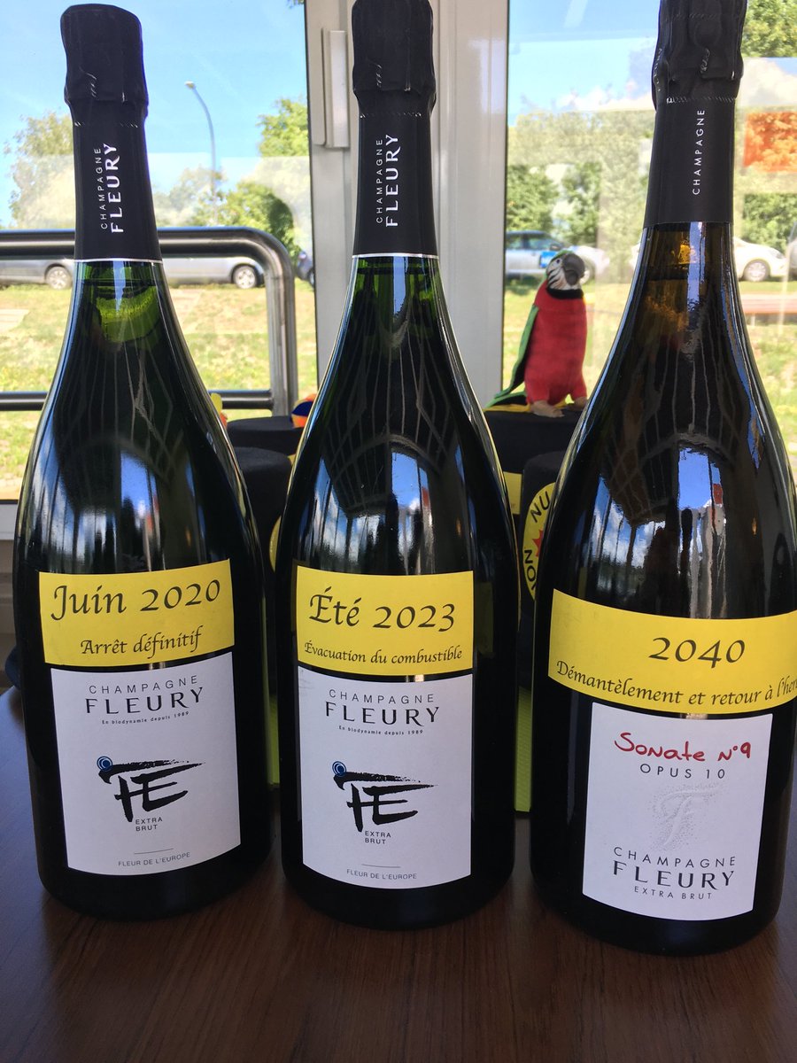 Les anti-Nucleaire ont prévu 3 bouteilles de champagne pour fêter la fermeture de #Fessenheim : elles seront ouvertes pour chaque étape du démantèlement