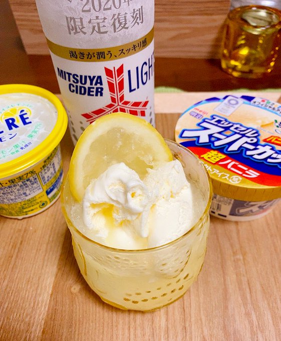 最強のシュワシュワデザートできたー!? 器にサクレを入れてソーダ注いて混ぜてその上にバニラアイス乗せるだけ!シュワシュワサッパリでんまい?フローズンクリームレスカってことにした? 