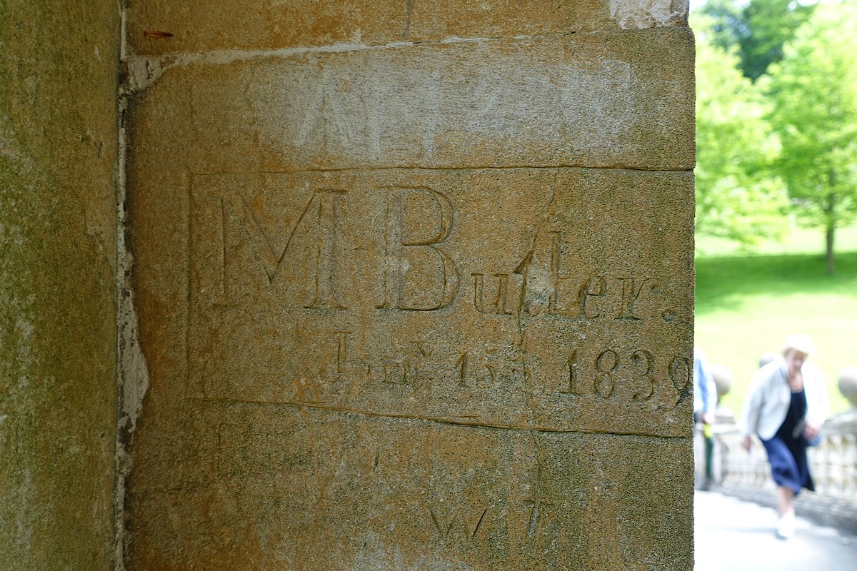 Tourists travelling in Britain + Europe would often inscribe their names, or initials, and the date of their visit onto the fabric of landmarks, from church doorways to ancient stone circles. Here's the famous Palladian bridge  @NTPriorPark, covered in 18th-c visitors’ graffiti 7/