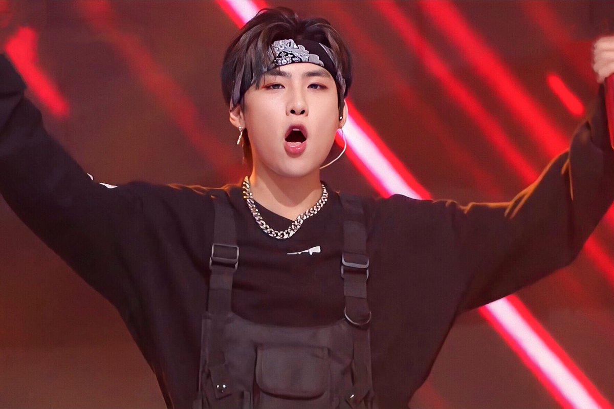 pwjfilm's tweet photo. I love this costume so so much. 🥺

#박우진 #PARKWOOJIN #WOOJIN #AB6IX #에이비식스 #VIVID #THE_ANSWER_IS_AB6IX https://t.co/X0t37uHT0y