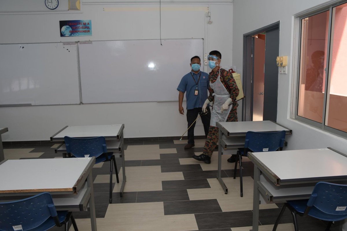 Hi_EduMARA's tweet photo. Proses sanitasi dan nyah cemar kuman di sekitar kolej dilakukan oleh Jabatan Bomba dan Penyelamat Malaysia (JBPM) cawangan Bukit Katil,Melaka
Terima Kasih Jabatan Bomba dan Penyelamat Malaysia (JBPM) cawangan Bukit Katil,Melaka.
#Kpmam #ThisIsAymo #Aymo #NormaBaharu #PKPP https://t.co/CA7fctS08q