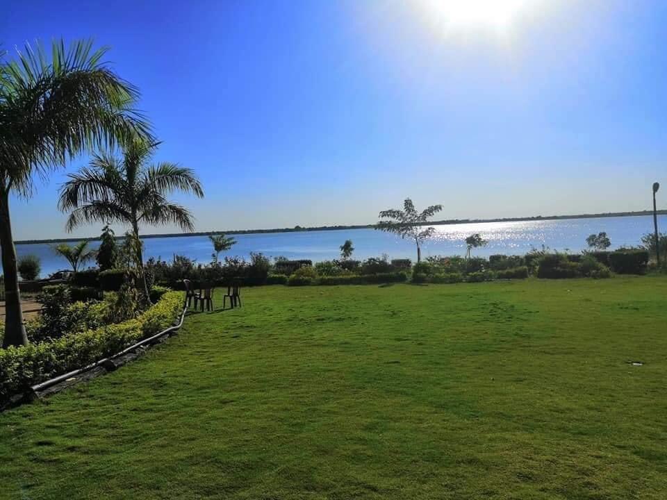 د منتجع سياحي في منطقة الرهد ولاية شمال كردفان😭💜💜💜💜.

البحيرة اسمها بحيرة التُردة.