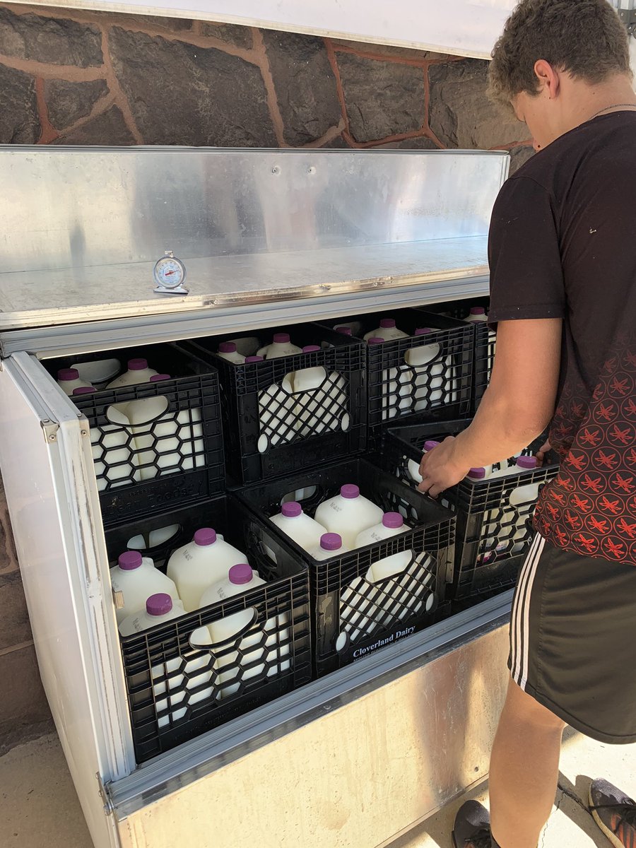 BethKirman's tweet photo. Thank you @CoachKlock @DavidWuestner @LDFB_live for the man power to unload the milk for our community! #LDFB #MondayMorning @AmericanDairyNE https://t.co/VE0vwh52oI