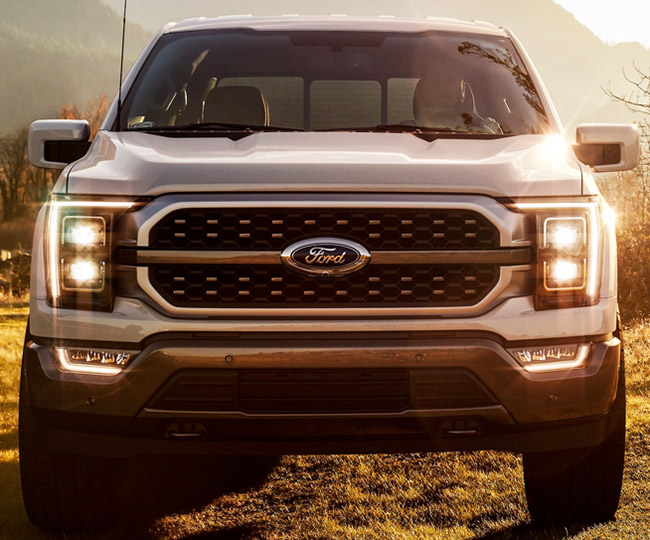 InfoAutoAr's tweet photo. #FordF150 2021: mayor capacidad y versatilidad y nueva tecnología. La camioneta del óvalo presenta asientos delanteros reclinables, espacio para objetos debajo del asiento trasero y mesa de trabajo central, y mucho más! #INFOAUTO #IApickup El informe: (https://t.co/q3V7NhM3c3) https://t.co/GD8ki1BAjp
