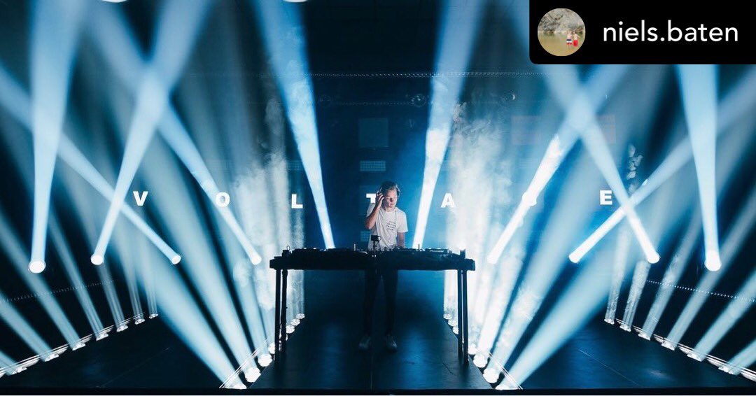 Robelighting's tweet photo. Using a rig filled with @Robelighting #Tetra2, #LEDBeam150, #T1profile, #SuperSpikie & #Spiider luminaires, #designer Niels Baten created the #lightingdesign for the Quarantine Sessions livestream with gear supplied by @LLStageService.
#robelighting #robeintherig #llstageservice https://t.co/HBD8CCoVOe