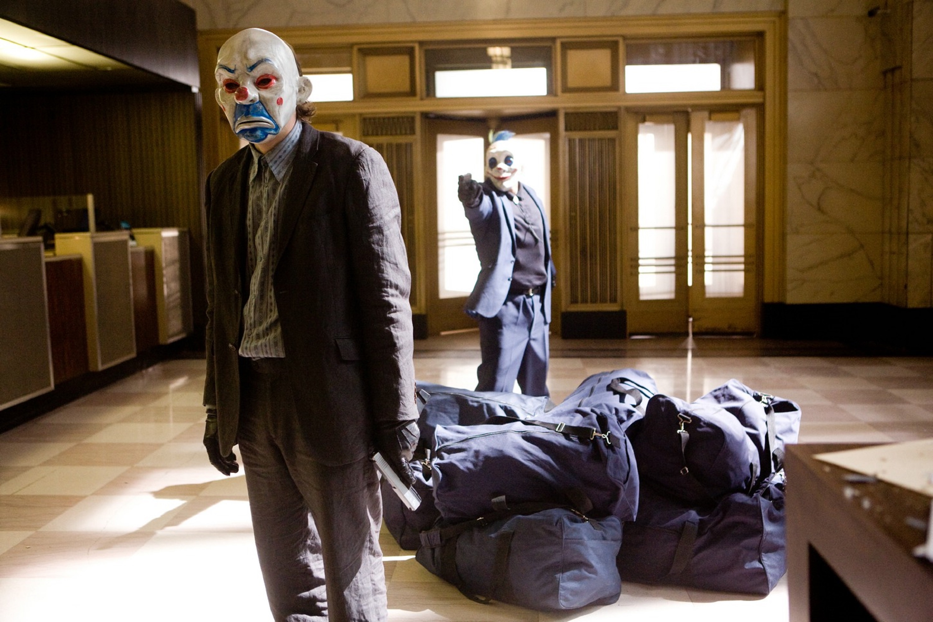 Heath Ledger on X: "𝗛𝗲𝗮𝘁𝗵 𝗟𝗲𝗱𝗴𝗲𝗿'𝘀 Joker's Bank Robbery in  𝗧𝗵𝗲 𝗗𝗮𝗿𝗸 𝗞𝗻𝗶𝗴𝗵𝘁 in @CBR's Best Cold Opens in Film, From The Dark  Knight to Raiders of Lost Ark. https://t.co/LWGY1JqxQw #TheDarkKnight  #HeathLedger #