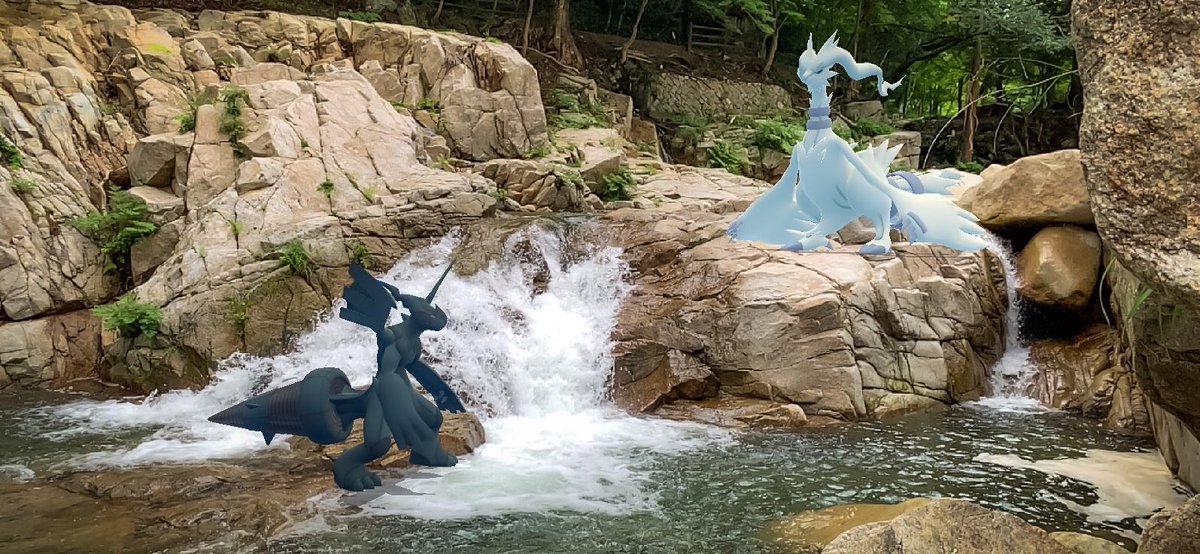 Matsumaz's tweet photo. 不動のゼクロムとレシラム。
#不動尊公園
#宮城巡り #丸森町 
#GOsnapshot #PokemonGOBuddy https://t.co/5rPgMKrgzr