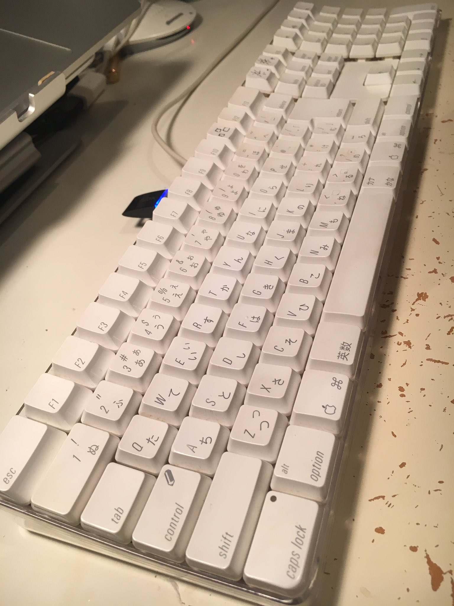 高野 寛 古いキーボードを分解してシリコングリスでメンテして試用中 ドングル刺せるの便利 ストロークが深くて指が疲れる 笑 が 悪くないだろう T Co Ma0txbom9r Twitter