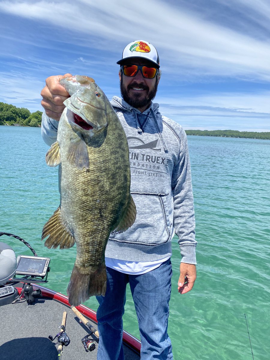 HAPPY 40th BIRTHDAY to this deer chasing, bass catching, outdoor loving man of mine. He’s one of the most giving, kind hearted people I’ve ever known in my life. I can’t wait to celebrate 40 years of him being on this earth today ❤️🙌