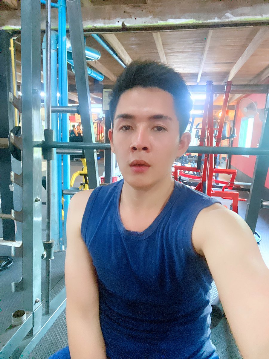 TawechaiP's tweet photo. ฟิตวันละนิด ฟิตมากขอบอก55 https://t.co/1qRE23BnHm