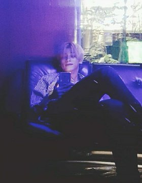hironoriice's tweet photo. ยอนบอกความรักของยอนคือสีน้ำเงิน เนื้อเพลง love me harder ก็กล่าวไว้เยี่ยงนี้ แล้วชีน้องกลอยที่ปกติอัพรูปขิงข่าหมาแมวเล่นกะหลานก็อัพรูปนี้ อ่า คุณกิตติคะ  #ซึงกยอล https://t.co/RSgG3rmnPL