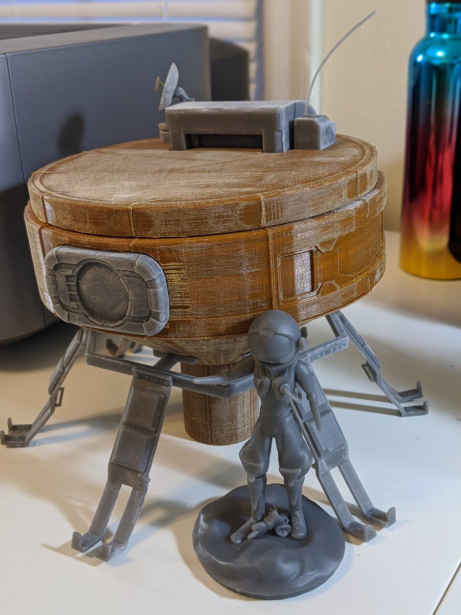 DezmondGipson's tweet photo. And for my next trick, painting.

#3dprinting #formlabs #formlabsform3 #creality #ender5 #blackartists https://t.co/xwqHcEwF5d