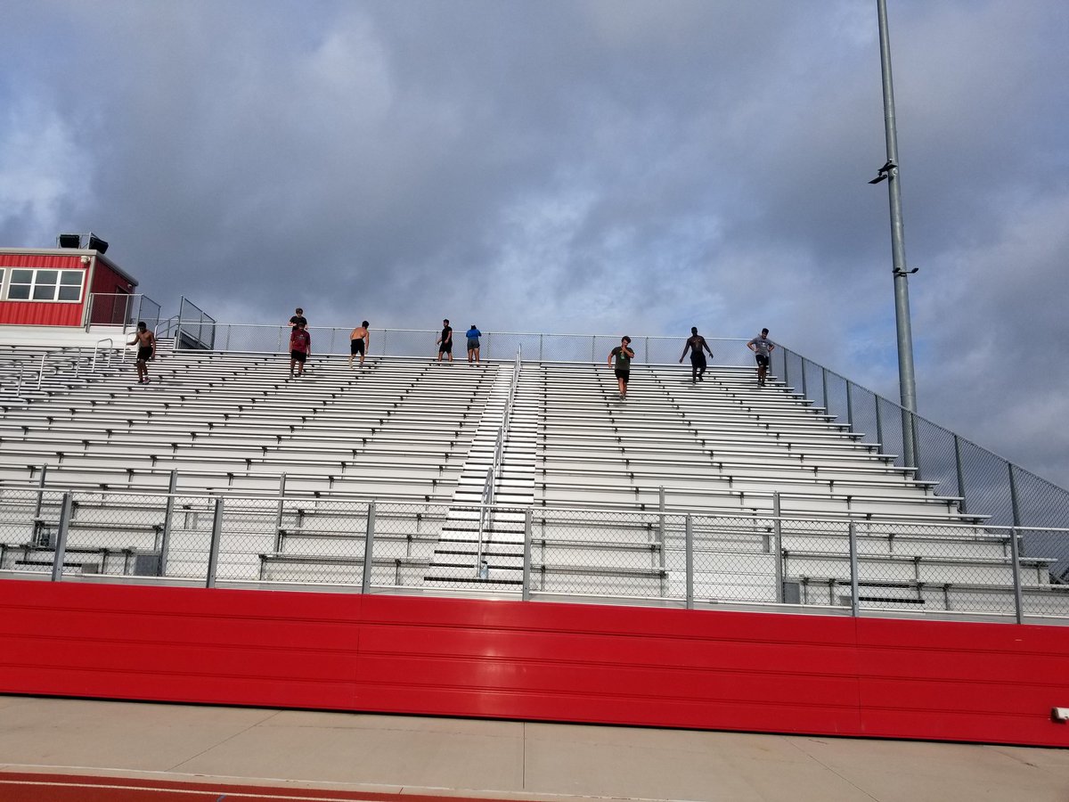 CoachZoHrndz's tweet photo. Week # @WeissFootball getting some goood work in! #embracethesuck #webeast @CoachVanTheMan @Coach_Hughes2 @coachmos_44 @CoachB_Morgan @MarcusBunton @CoachM_Duncan https://t.co/4JR1lckt9d