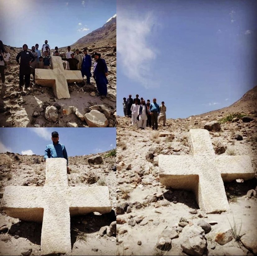 1200 year old cross found in Pakistan!Christianity existed in this area before the arrival of islam

A lot of Christians in India, Pakistan &amp; China are descendants of Aramaic-speaking Christians from the Mesopotamian &amp; Persian world

#Arameans #Syriacs #Aramäer #Araméen #Arameeër