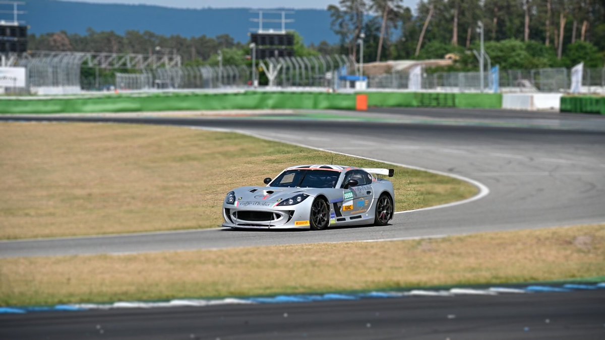 pirosports's tweet photo. #GinettaG55GT4 @GinettaCars
#ADACGT4Germany
#CedricPiro #RobinFalkenbach
#PiroSports #CaffedItalia #RSImportExport
#Besaplast #AFI_Bautraeger
#Wegold #fineinstruments
@frium @ADAC @GTPlaceFB https://t.co/BW8hiJurUK